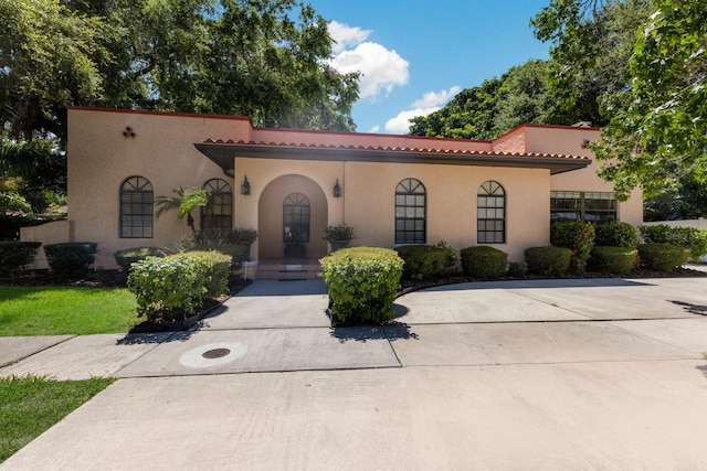 view of mediterranean / spanish-style house