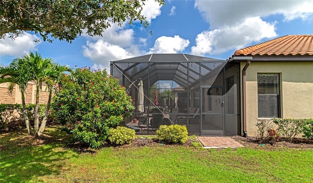 view of yard featuring a lanai