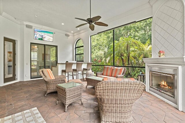 sunroom with ceiling fan