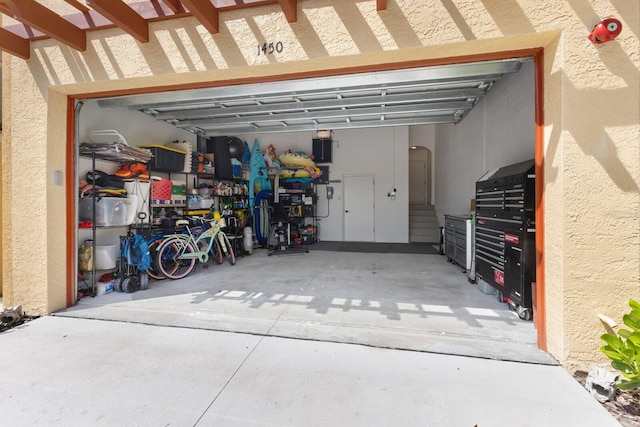 garage featuring a textured wall