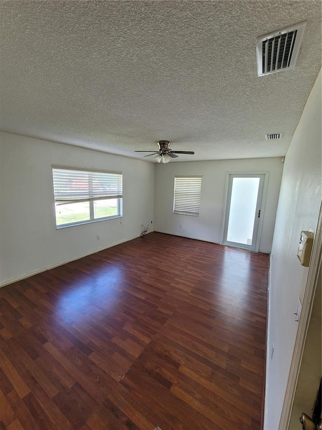 707 13th St W, Palmetto, FL 34221 - spare room featuring visible vents, wood finished floors, a textured ceiling, and ceiling fan