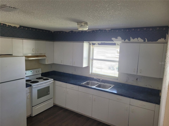 707 13th St W, Palmetto, FL 34221 - kitchen featuring white appliances, a sink, white cabinets, under cabinet range hood, and dark countertops