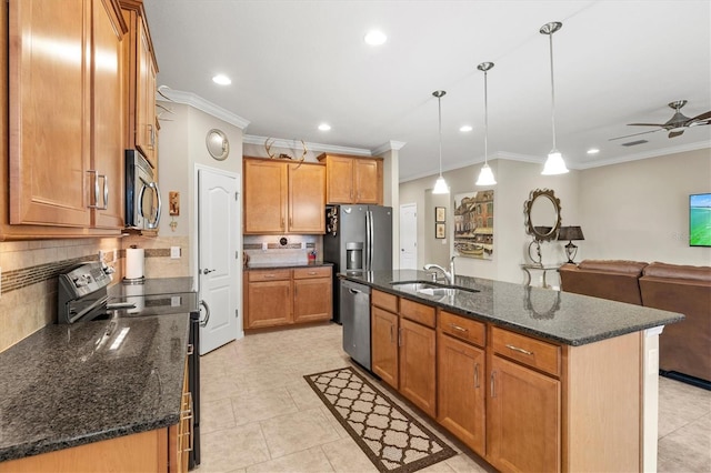 kitchen featuring hanging light fixtures, a center island with sink, appliances with stainless steel finishes, and a sink