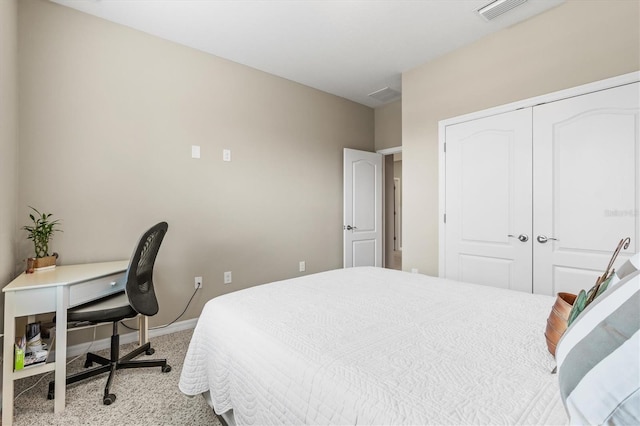 bedroom featuring light carpet, visible vents, baseboards, and a closet