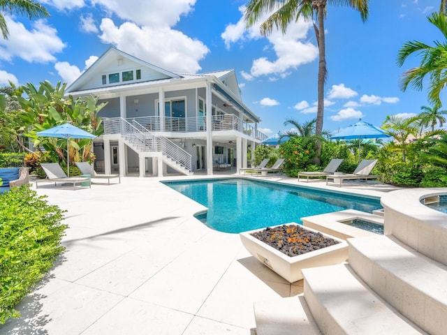 view of swimming pool with an in ground hot tub and a patio area