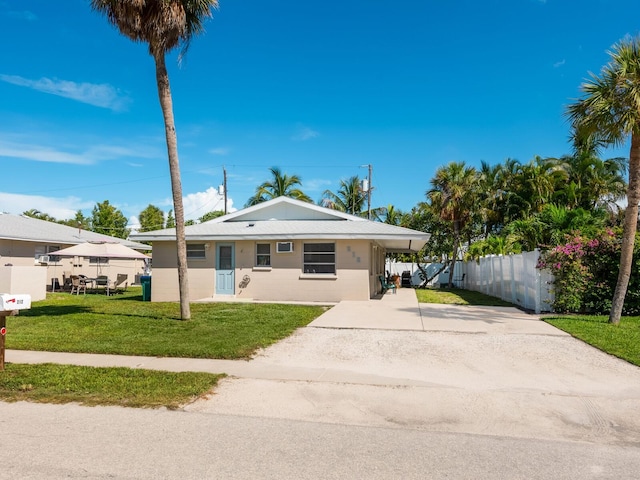 single story home with a front lawn