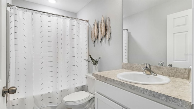 full bathroom featuring shower / tub combo with curtain, vanity, and toilet