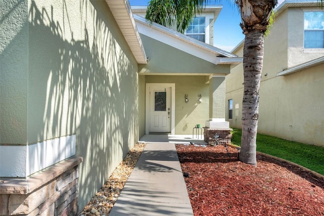 entrance to property with stucco siding