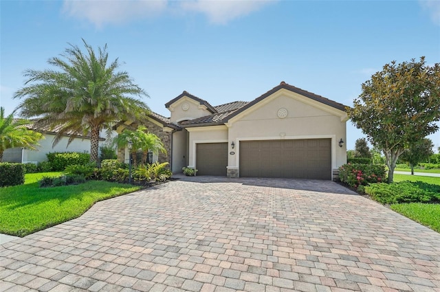 view of front of home featuring a garage and a front yard