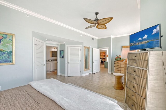 bedroom featuring crown molding, connected bathroom, light hardwood / wood-style flooring, and ceiling fan