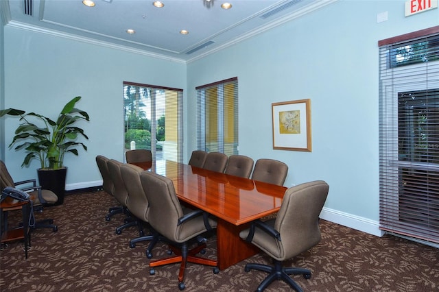 dining area with ornamental molding