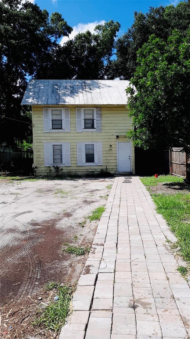 view of front of property