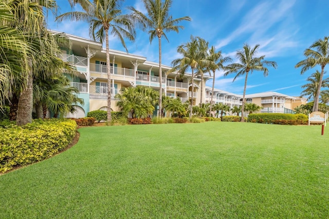 exterior space featuring a lawn