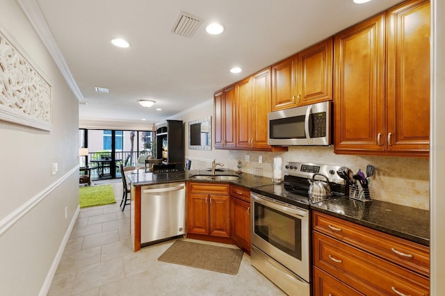 kitchen featuring sink, crown molding, stainless steel appliances, kitchen peninsula, and decorative backsplash