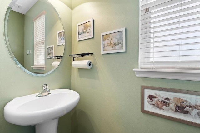 bathroom featuring sink