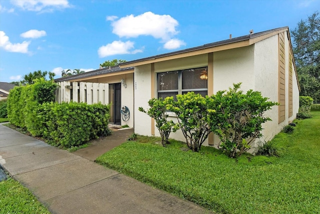 ranch-style home with a front yard