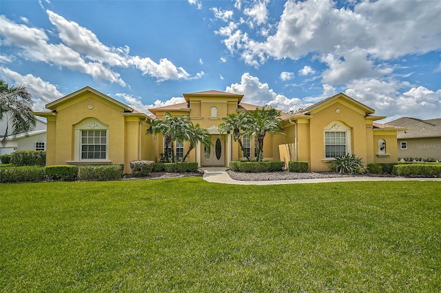 view of front of property featuring a front lawn