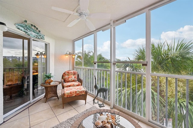 sunroom featuring ceiling fan