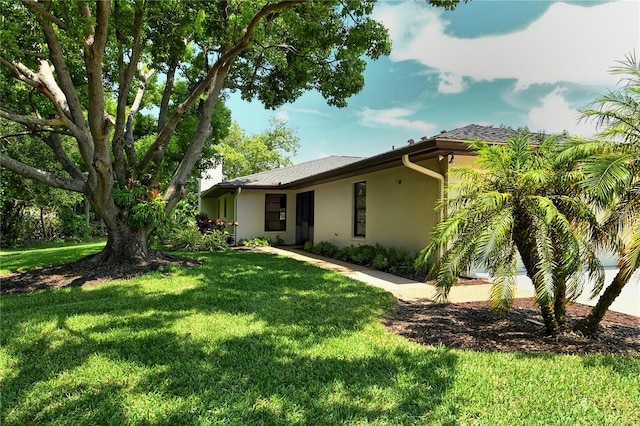 exterior space featuring a yard