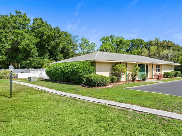 single story home featuring a front yard