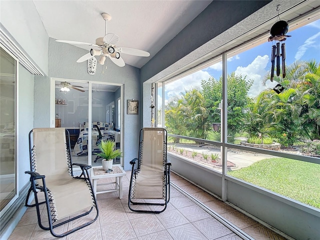 sunroom with ceiling fan