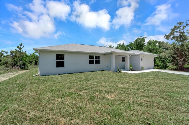 single story home with a front lawn