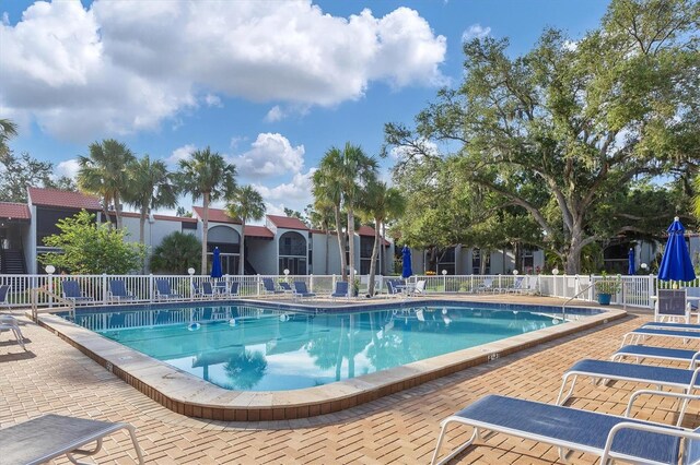 view of swimming pool