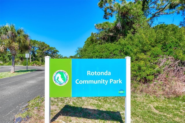 view of community / neighborhood sign