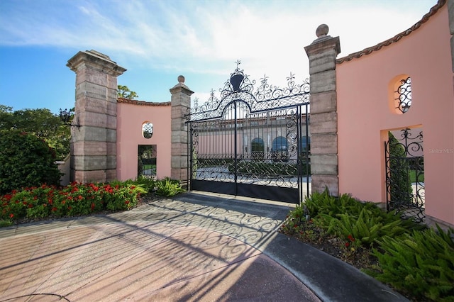 839 40th St, Sarasota, FL 34234 - view of gate