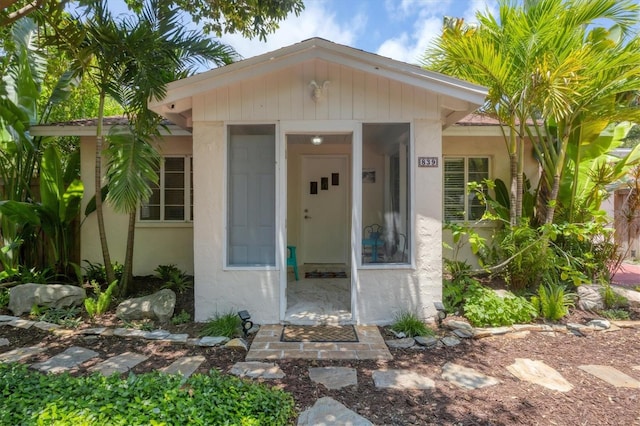 839 40th St, Sarasota, FL 34234 - entrance to property featuring stucco siding