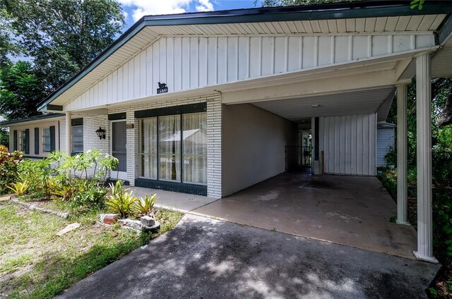 view of front facade featuring a carport