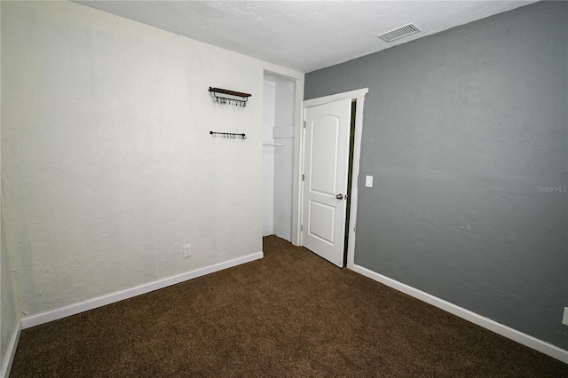 unfurnished room featuring carpet