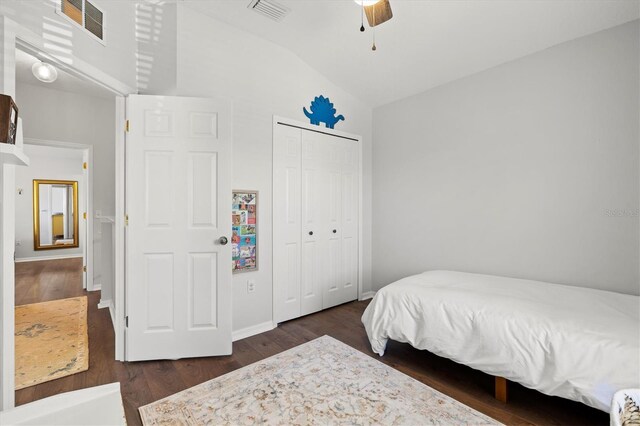 bedroom with ceiling fan, dark hardwood / wood-style floors, high vaulted ceiling, and a closet