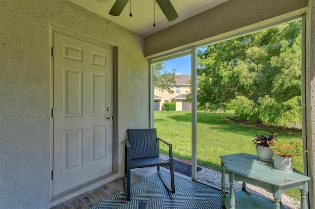 sunroom with ceiling fan