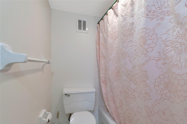 bathroom with shower / tub combo with curtain and toilet