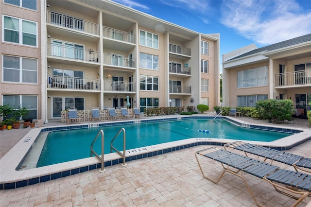 view of swimming pool