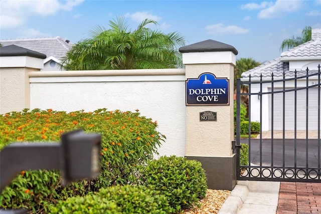 view of community / neighborhood sign