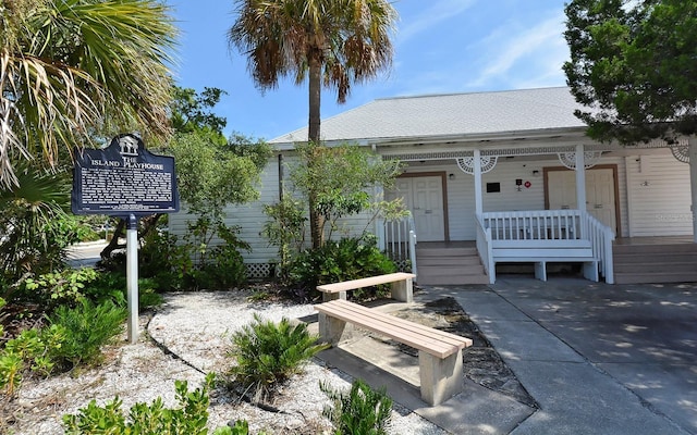 view of front of house featuring a porch