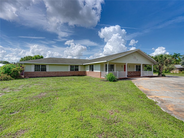 ranch-style house with covered porch and a front yard