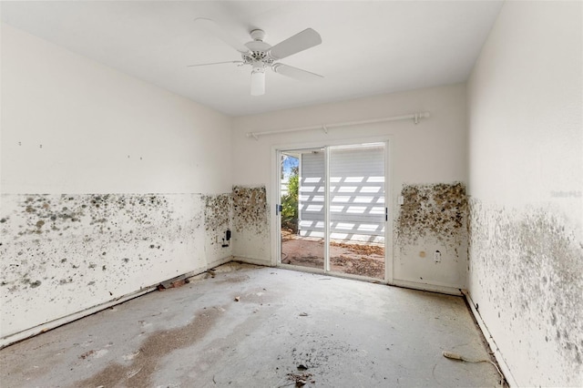 empty room featuring ceiling fan