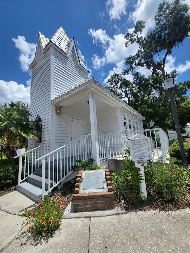 view of front of property with a porch