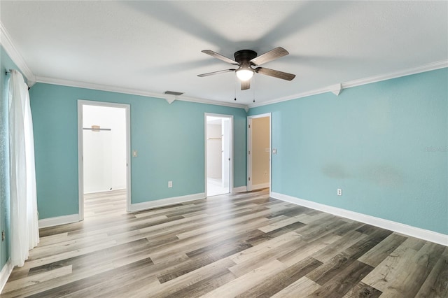 empty room with crown molding, light hardwood / wood-style flooring, and ceiling fan