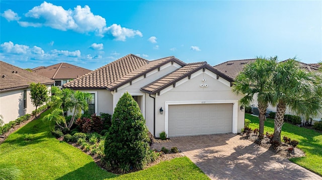 view of front of property featuring a front yard and a garage