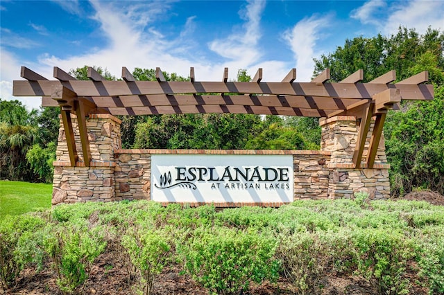 view of community / neighborhood sign