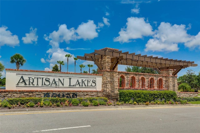 view of community / neighborhood sign