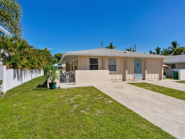 view of front facade with a patio area and a front yard