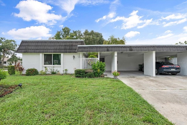 view of front of home with a front yard and a carport