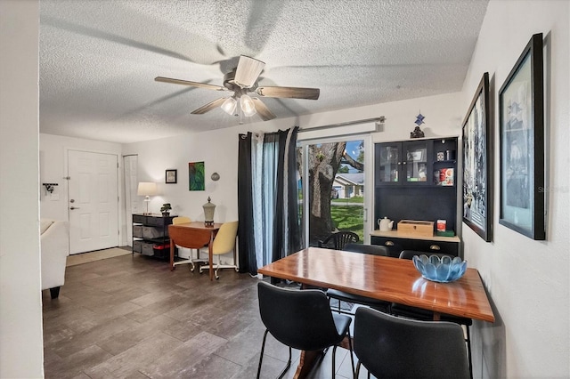 dining space with ceiling fan