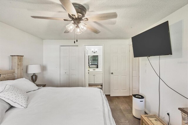 bedroom with ceiling fan, a textured ceiling, connected bathroom, and a closet