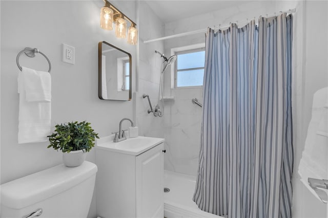 bathroom featuring a shower with curtain, vanity, and toilet